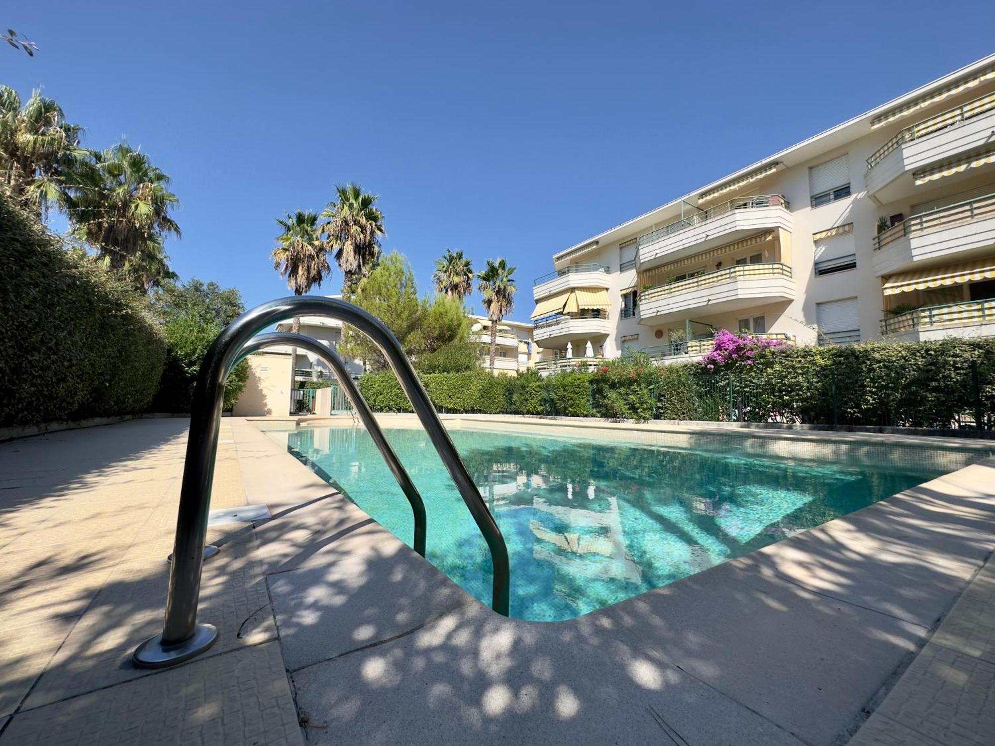 וילנב-לובה Regent Cote D'Azur Air-Conditioned, Pool, Garden & Parking מראה חיצוני תמונה