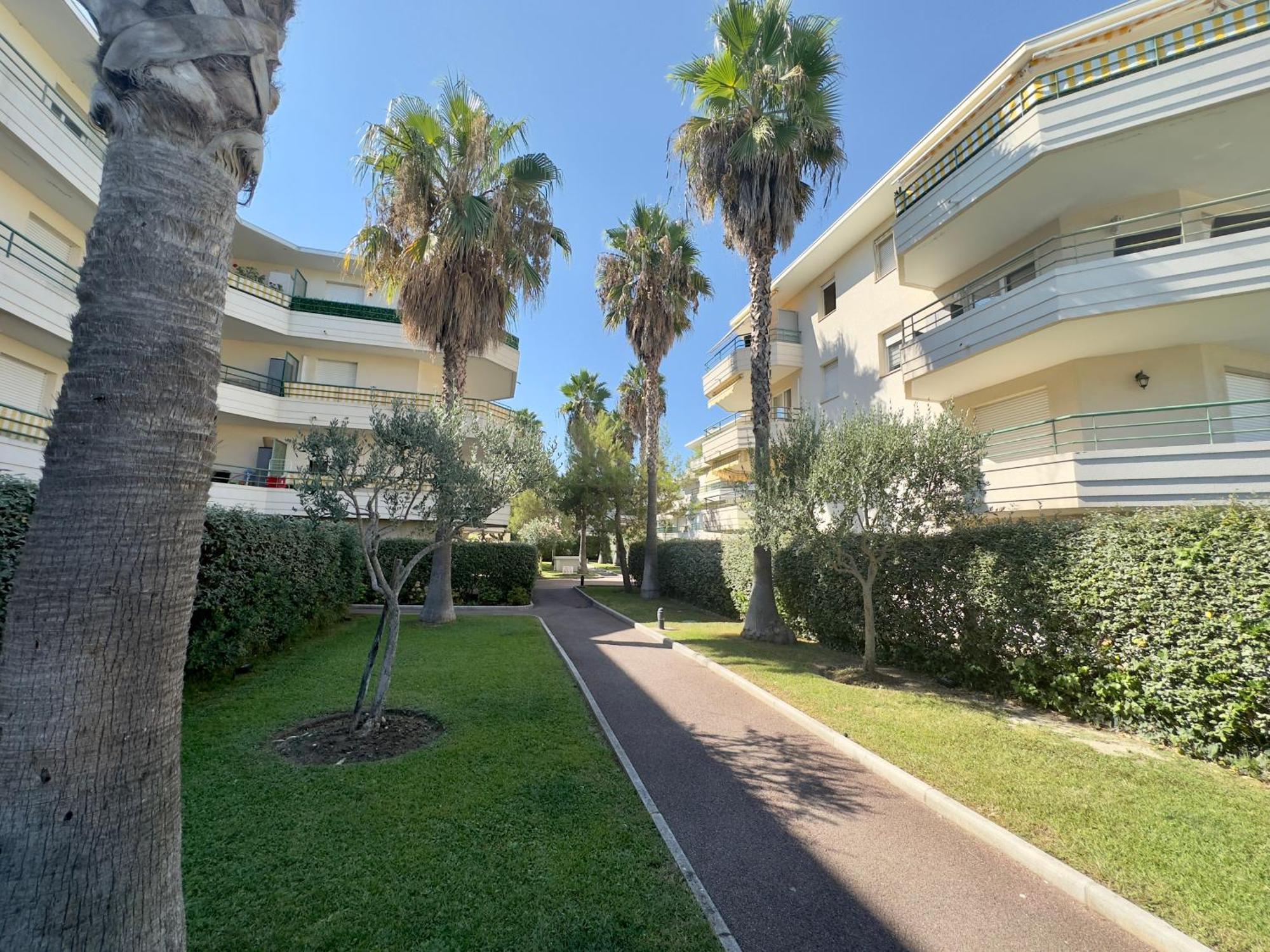 וילנב-לובה Regent Cote D'Azur Air-Conditioned, Pool, Garden & Parking מראה חיצוני תמונה