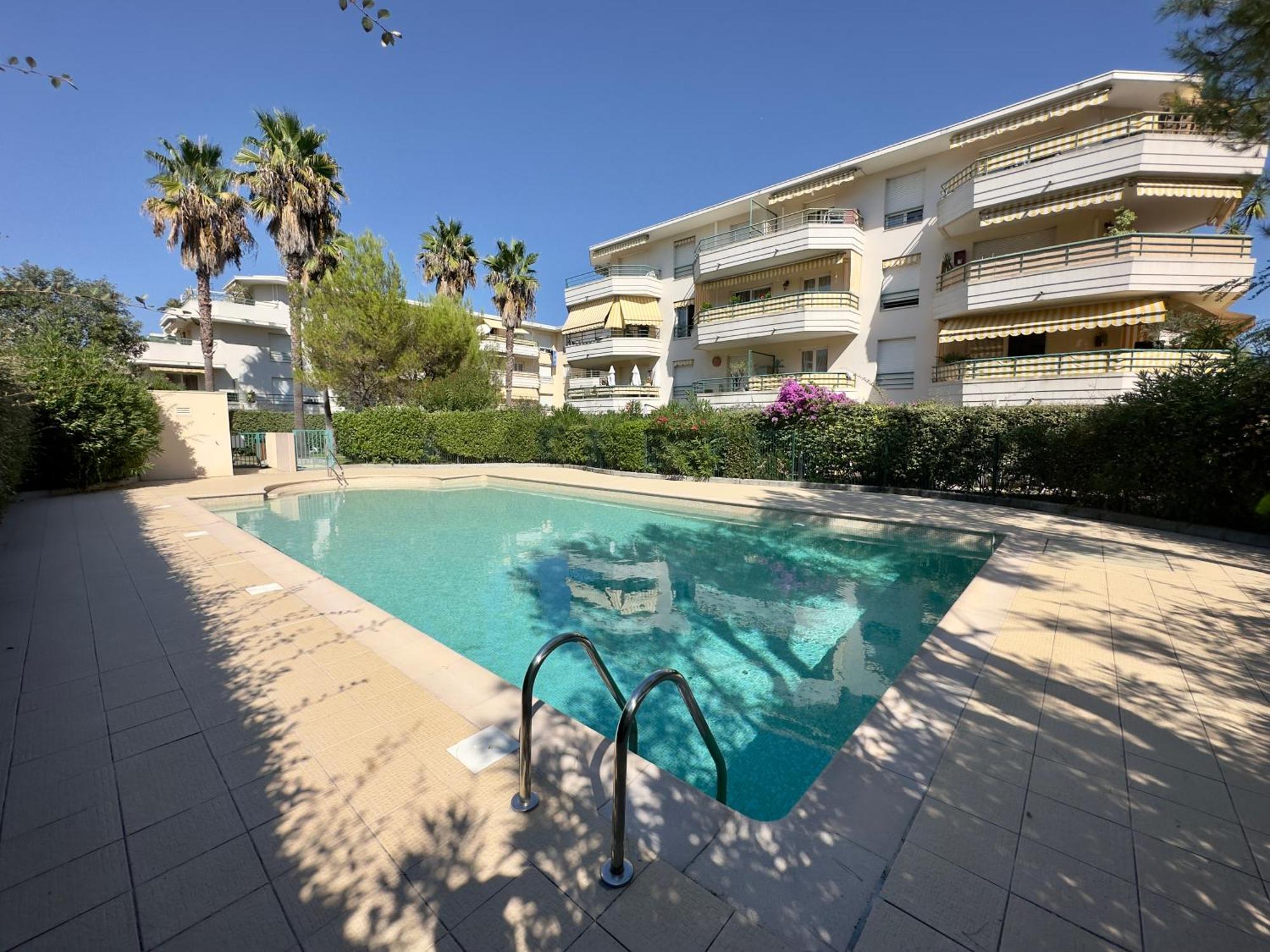 וילנב-לובה Regent Cote D'Azur Air-Conditioned, Pool, Garden & Parking מראה חיצוני תמונה